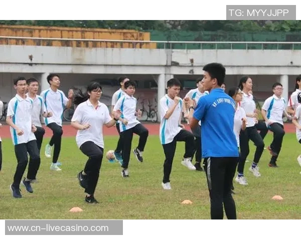 大学足球课：提升身体素质与团队合作精神的全新体验与探索